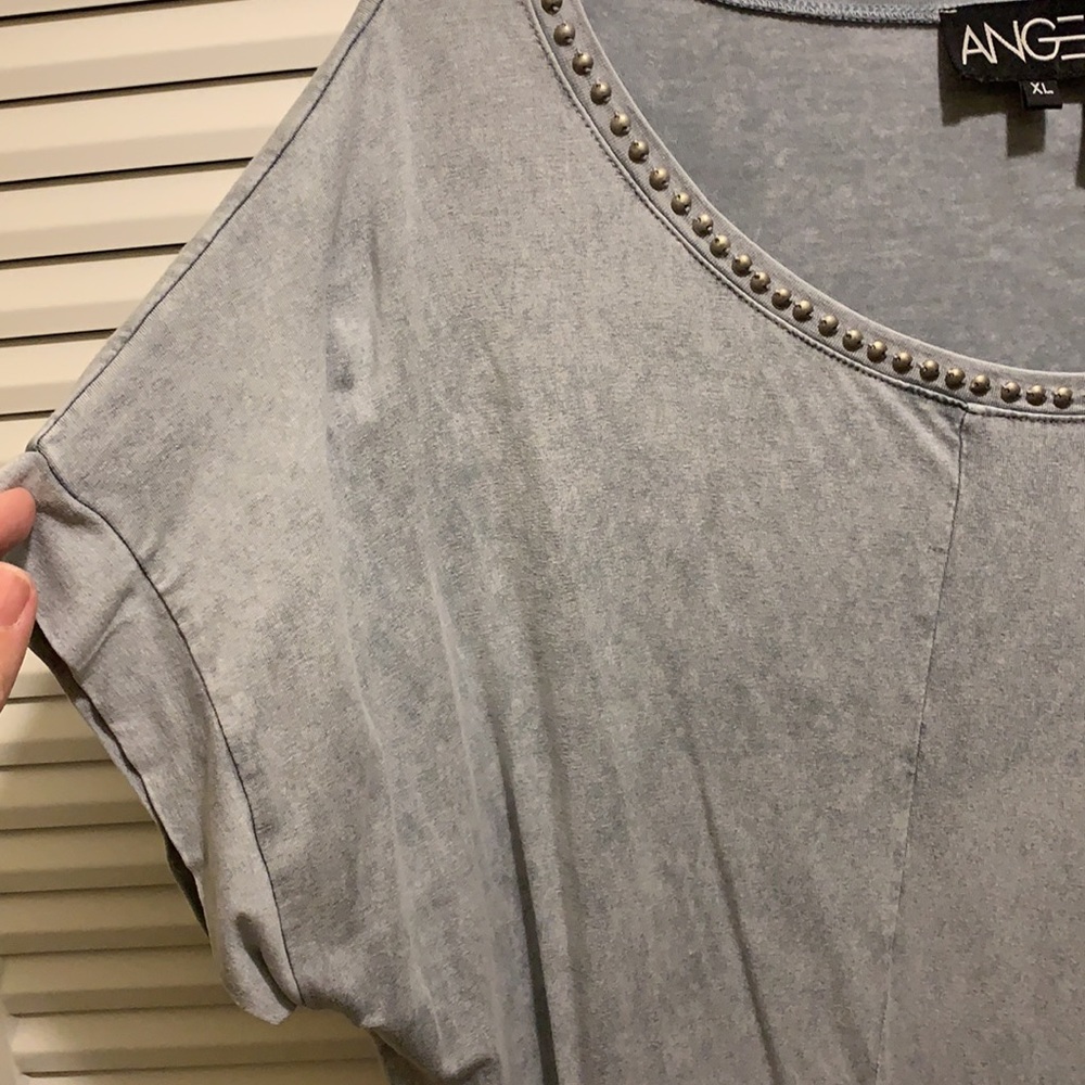 XL grey top, studded collar, funky pockets viscose & Elastane, looks like suede